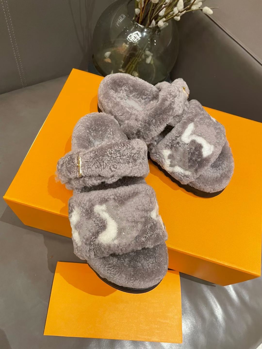 Lvity Luxury Classic Sandal Designer Warm Fur Ladies Paseo Premium Plush Slippers Fashion Ladies Sh Wome IQH9
Lvity Luxury Classic Sandal Designer Warm Fur Ladies Paseo Premium Plush Slippers Fashion Ladies Sh Wome IQH9