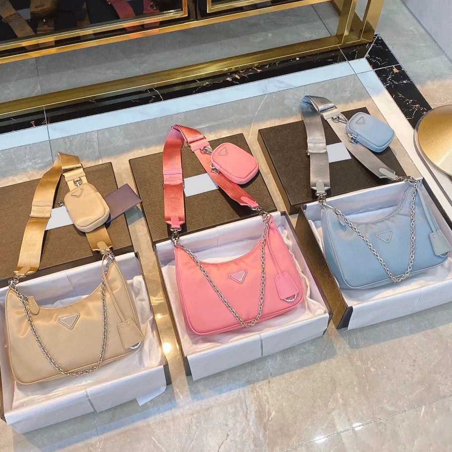 Famous three-piece set triangle 2005 2000 cleo bags 3PCS Triple Nylon fashion tote luxury Re-Edition Womens mens designers crossbody
Famous three-piece set triangle 2005 2000 cleo bags 3PCS Triple Nylon fashion tote luxury Re-Edition Womens mens designers crossbody