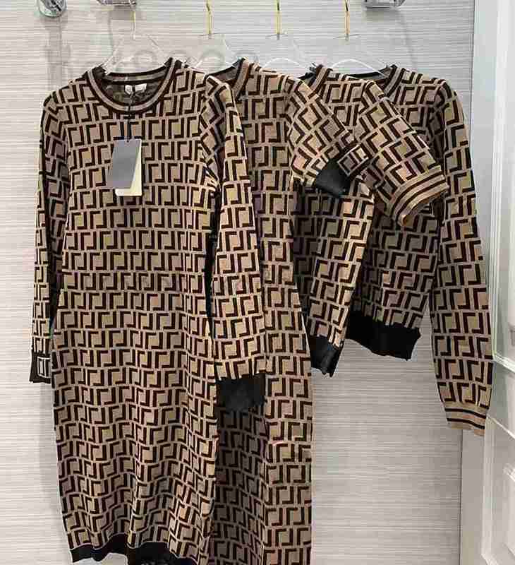 Street Style Dresses designer Womens Casual Classic vintage Knit Dress Fashion clothes full letter Luxurious senior short sleeves Long sleeve 5 kinds EQ0X, F7
Street Style Dresses designer Womens Casual Classic vintage Knit Dress Fashion clothes full letter Luxurious senior short sleeves Long sleeve 5 kinds EQ0X, F7
