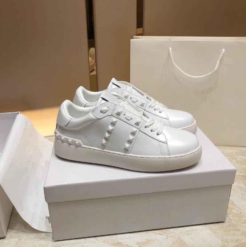 Designer safety shoes Studs Slide Sneaker Sandal Slides Fashion Slippers White Black Band Metallic Silver Pink Studs Luxury Women
Designer safety shoes Studs Slide Sneaker Sandal Slides Fashion Slippers White Black Band Metallic Silver Pink Studs Luxury Women