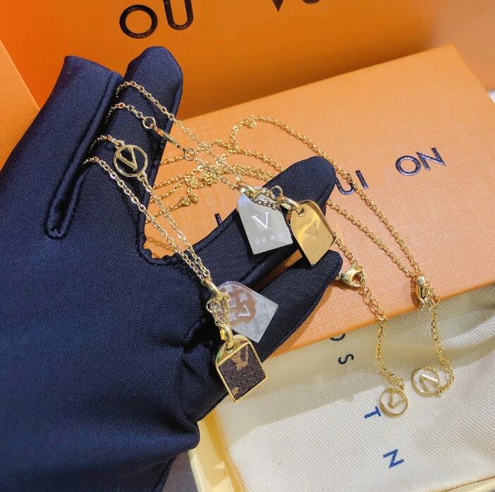 Luxury Quality Necklace 18k Gold Plated Delicate Design Pendant Necklace Designer Jewelry Accessories Long Chain Selected Gift X332
Luxury Quality Necklace 18k Gold Plated Delicate Design Pendant Necklace Designer Jewelry Accessories Long Chain Selected Gift X332