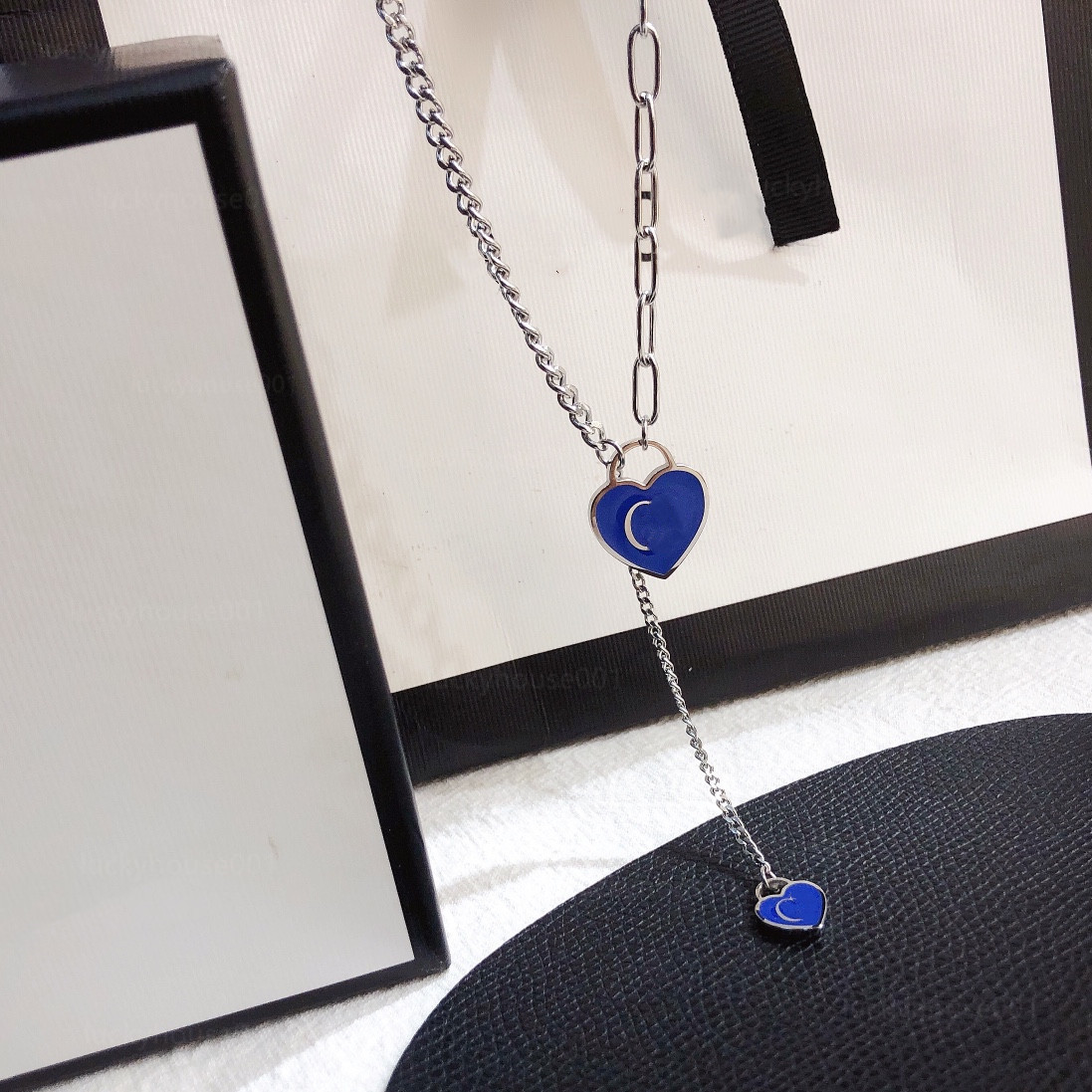 Charming Women Love Pendant Necklaces Luxury Designer Jewelry Fashion Letter Necklace Simple Wedding Necklace New Christmas Gift Wholesale X423
Charming Women Love Pendant Necklaces Luxury Designer Jewelry Fashion Letter Necklace Simple Wedding Necklace New Christmas Gift Wholesale X423