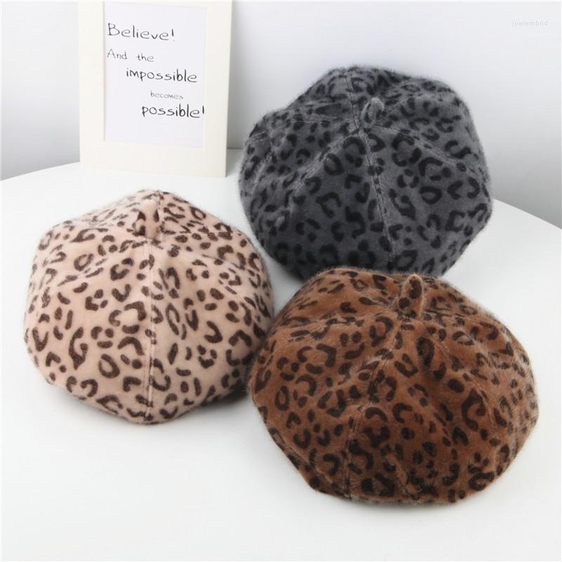 Berets Autumn And Winter Women Plush Leopard Beret Hats Literary Painter Hat Outdoor Leisure Warm Octagonal Cap Femme
Berets Autumn And Winter Women Plush Leopard Beret Hats Literary Painter Hat Outdoor Leisure Warm Octagonal Cap Femme
