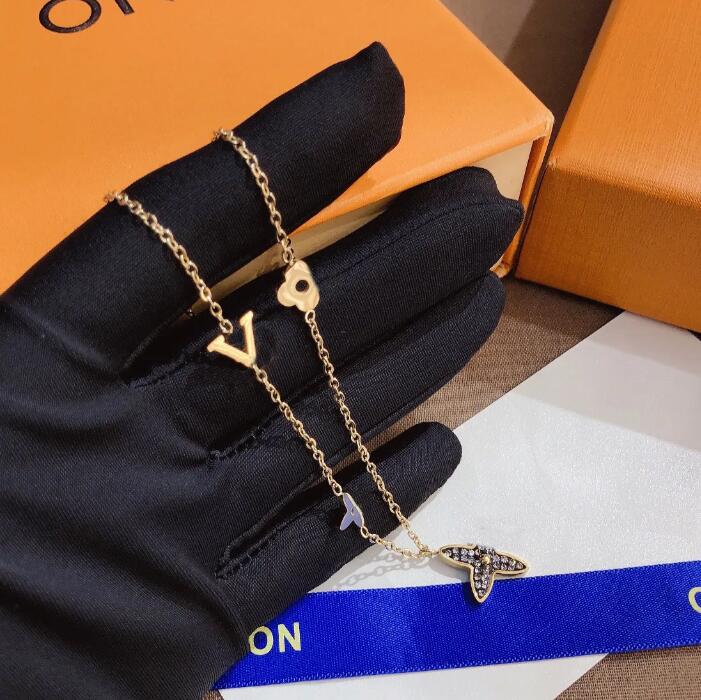 High Sense Square Flower Diamond Pendant Necklace Exquisite Luxury Jewelry Necklace 18k Gold-plated Long Chain Fashionable Popular Brand Gift X377
High Sense Square Flower Diamond Pendant Necklace Exquisite Luxury Jewelry Necklace 18k Gold-plated Long Chain Fashionable Popular Brand Gift X377