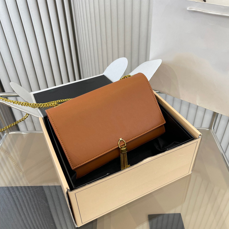 2023 Wholesale Brand Messenger Bags Designer Cross Body Women's Fashion Leather Chain Shoulder Bag 2022 Top Luxury Tassel Flap Vanity Bag Handbag Special Offer, 4 size 22x15cm
2023 Wholesale Brand Messenger Bags Designer Cross Body Women's Fashion Leather Chain Shoulder Bag 2022 Top Luxury Tassel Flap Vanity Bag Handbag Special Offer, 4 size 22x15cm