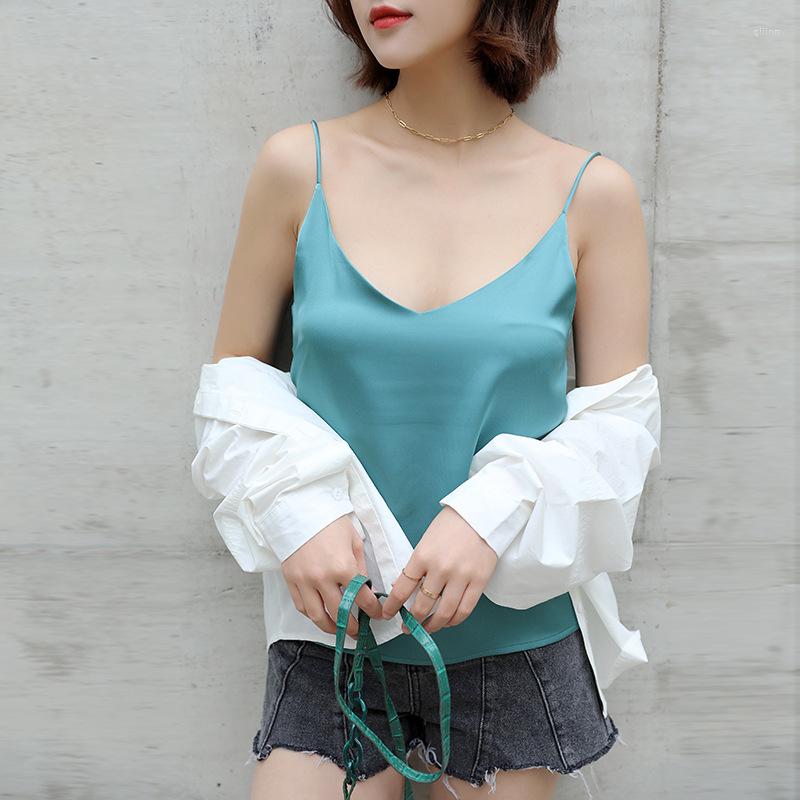 Women's Tanks Sexy V-neck Silk Satin Black Primer Camisole Women's Sleeveless Undershirt Top Autumn
Women's Tanks Sexy V-neck Silk Satin Black Primer Camisole Women's Sleeveless Undershirt Top Autumn