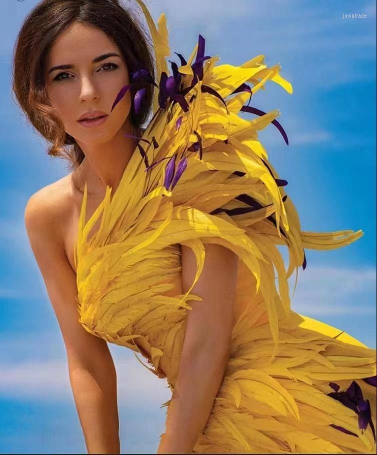 Casual Dresses 2022 Summer Yellow Feathers Women One Shlouder Fashion Runway Elegant Evening Party Dress Celebrate Birthday
Casual Dresses 2022 Summer Yellow Feathers Women One Shlouder Fashion Runway Elegant Evening Party Dress Celebrate Birthday