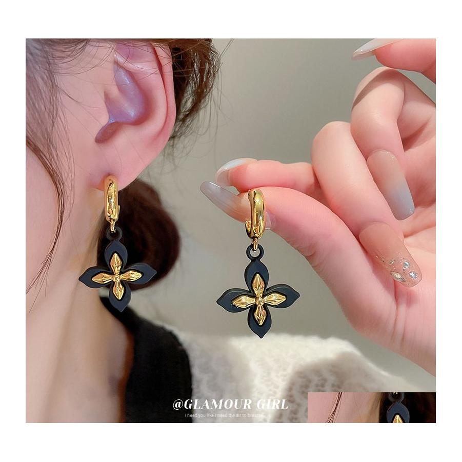 Dangle Chandelier Fashion Jewelry S925 Sier Needle Flower Dangle Earrings For Women Vintage Niche Design Stud Drop Delivery Dhrfz
Dangle Chandelier Fashion Jewelry S925 Sier Needle Flower Dangle Earrings For Women Vintage Niche Design Stud Drop Delivery Dhrfz