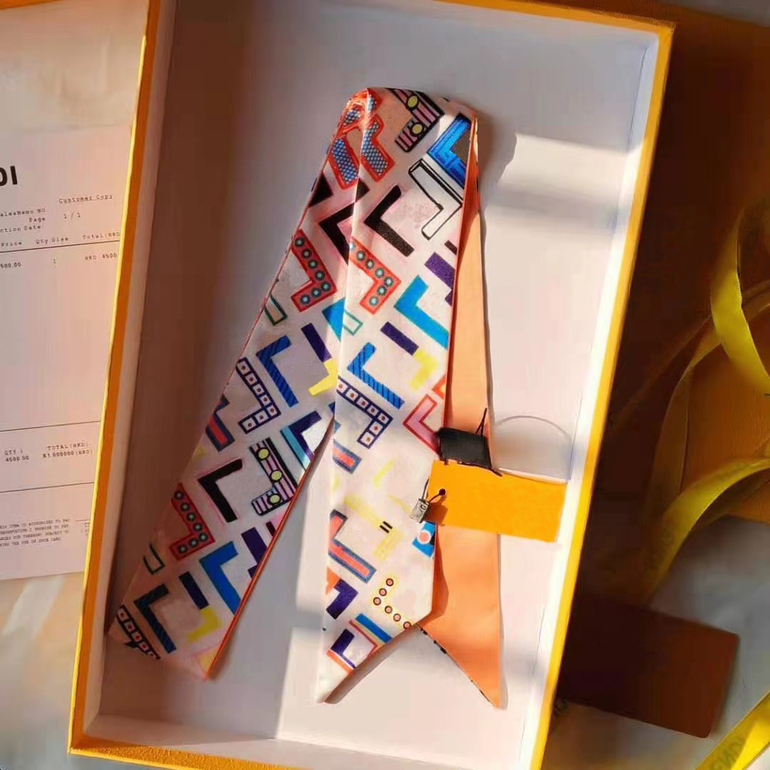 New ladies silk scarf designer scarf fashion handbag scraves plaid gradient letter headband size 6x120cm
New ladies silk scarf designer scarf fashion handbag scraves plaid gradient letter headband size 6x120cm