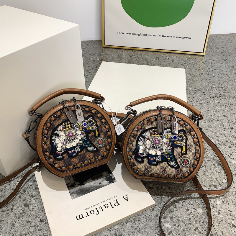 designer luxury Handbag Woman 2023 new fashion European and American retro one-shoulder oblique women's small round bag A11
designer luxury Handbag Woman 2023 new fashion European and American retro one-shoulder oblique women's small round bag A11