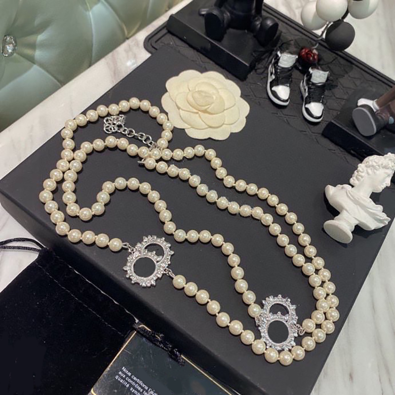 Fashion Designer Necklace For Womens Jewelry Pearl Necklaces Pendant Charm Women Chokers Strands Luxury Versatile Chain Bracelet 2212022QS
Fashion Designer Necklace For Womens Jewelry Pearl Necklaces Pendant Charm Women Chokers Strands Luxury Versatile Chain Bracelet 2212022QS