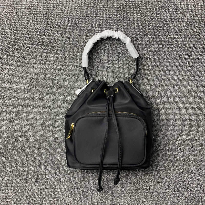 Shoulder Bags female 2022 autumn and winter new p brand drawstring bucket bag nylon cloth hand Single Messenger women's, Black
Shoulder Bags female 2022 autumn and winter new p brand drawstring bucket bag nylon cloth hand Single Messenger women's, Black