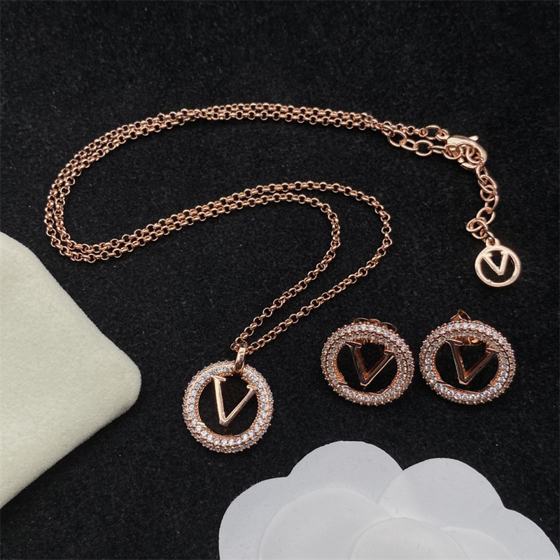 Full edge drill Fashion Love Stud Jewelry Women's party wedding engagement lover's designer jewelry with box
Full edge drill Fashion Love Stud Jewelry Women's party wedding engagement lover's designer jewelry with box