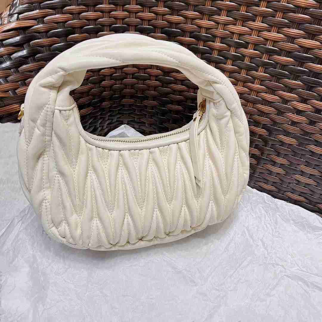 Miu Wander miu Matelasse Nappa Leather Mini Hobo Bags Shoulder Bag Designer Luxury Crossbody Handbag Women Wallet FAVL
Miu Wander miu Matelasse Nappa Leather Mini Hobo Bags Shoulder Bag Designer Luxury Crossbody Handbag Women Wallet FAVL