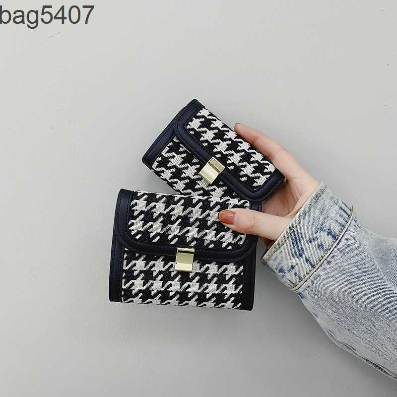Luxury Design Bag Ladies Purseshop Wholesale and Retail 2023 New Qianniao Japane Korean Cute Buckle Girl's Small Frh Three Fold Short Wallet Simple Student's Card Bag, Black wallet
Luxury Design Bag Ladies Purseshop Wholesale and Retail 2023 New Qianniao Japane Korean Cute Buckle Girl's Small Frh Three Fold Short Wallet Simple Student's Card Bag, Black wallet