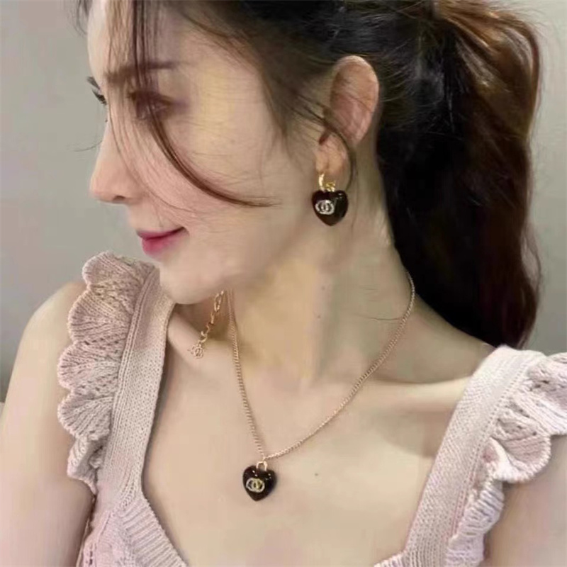 Dangle Sweet home spades heart necklace Sparkly new series earrings best-selling 925 Silver needle designer jewelry
Dangle Sweet home spades heart necklace Sparkly new series earrings best-selling 925 Silver needle designer jewelry
