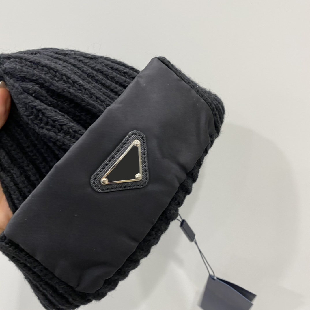 Designer Winter Knitted Beanie Woolen Hat Women Chunky Knit Cap Thick Warm Faux Fur Pom Bonnet Beanies Caps 22120204CZ, Black
Designer Winter Knitted Beanie Woolen Hat Women Chunky Knit Cap Thick Warm Faux Fur Pom Bonnet Beanies Caps 22120204CZ, Black