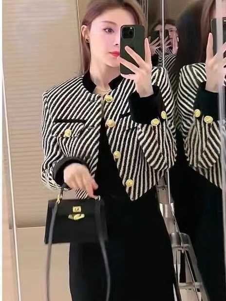 Women's Jacket Sweater Coat Cell 22FW Celebrity Ce22 Autumn and Winter Metal Button Fashionable Mohair High-end Versatile Knitting CardiganElegant 04X3, Black
Women's Jacket Sweater Coat Cell 22FW Celebrity Ce22 Autumn and Winter Metal Button Fashionable Mohair High-end Versatile Knitting CardiganElegant 04X3, Black