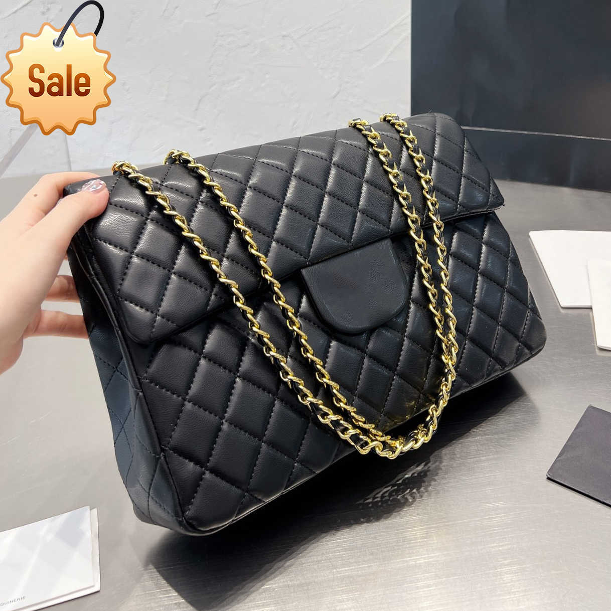 Women's Brand Designers Shoulder Bags Fashion Black Classic Quilted Vintage Clamshell Bag Leather Diamond Gold Hardware Chain Crossbody Bag Factory Direct Sales
Women's Brand Designers Shoulder Bags Fashion Black Classic Quilted Vintage Clamshell Bag Leather Diamond Gold Hardware Chain Crossbody Bag Factory Direct Sales
