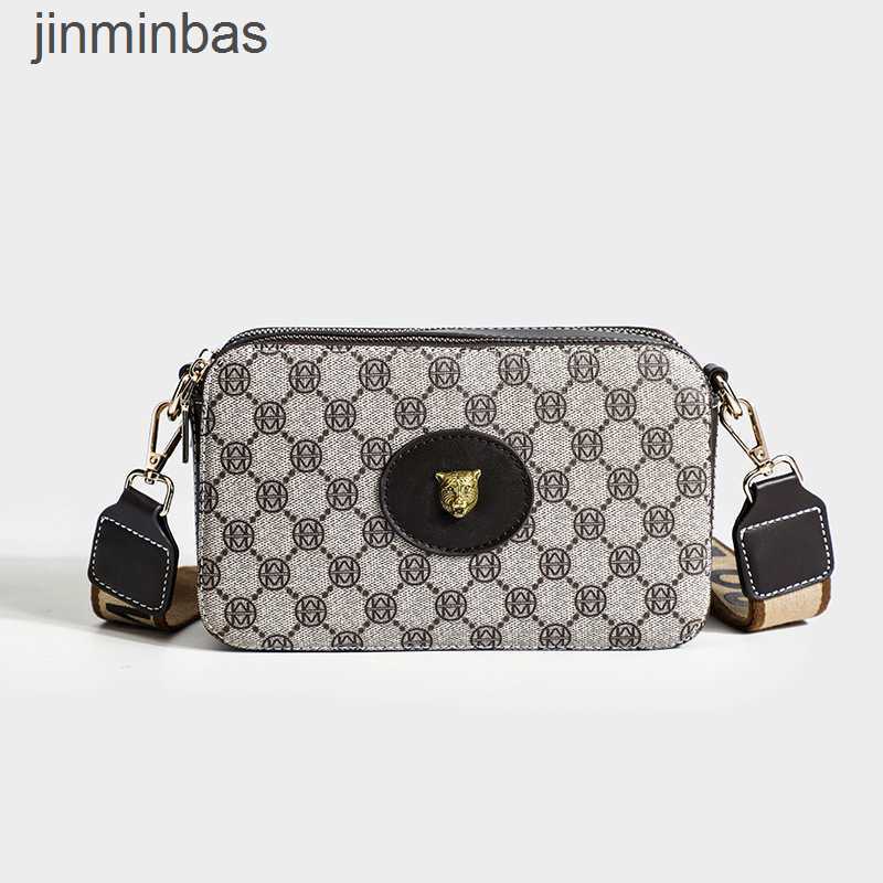 Luxury Design Bag Shop Wholesale and Retail 2023 Spring Summer New Korean Easy to Take Printing Camera Wide Webbing Single Shoulder Diagonal Small Square Women's Bag, Coffee
Luxury Design Bag Shop Wholesale and Retail 2023 Spring Summer New Korean Easy to Take Printing Camera Wide Webbing Single Shoulder Diagonal Small Square Women's Bag, Coffee