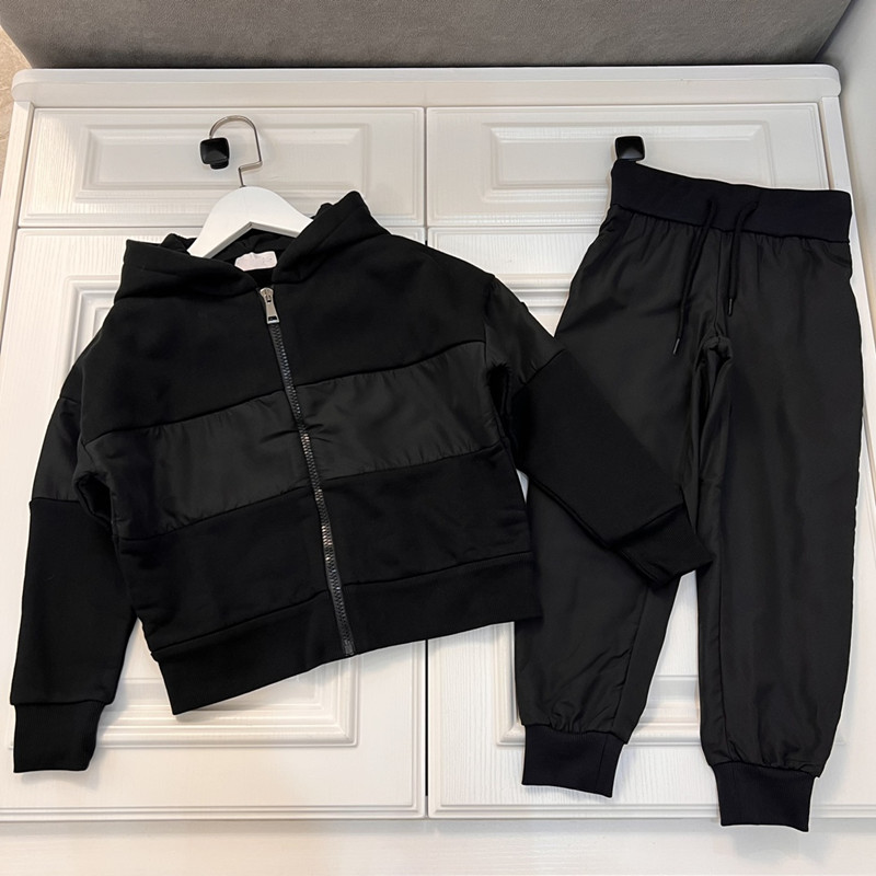 Baby Designer Clothes Sets Autumn And Winter Letter Splice Set Loose Zip Hoodie Pants Boys Girls Warm Two Pieces Set Kids Clothing, Black 
Baby Designer Clothes Sets Autumn And Winter Letter Splice Set Loose Zip Hoodie Pants Boys Girls Warm Two Pieces Set Kids Clothing, Black