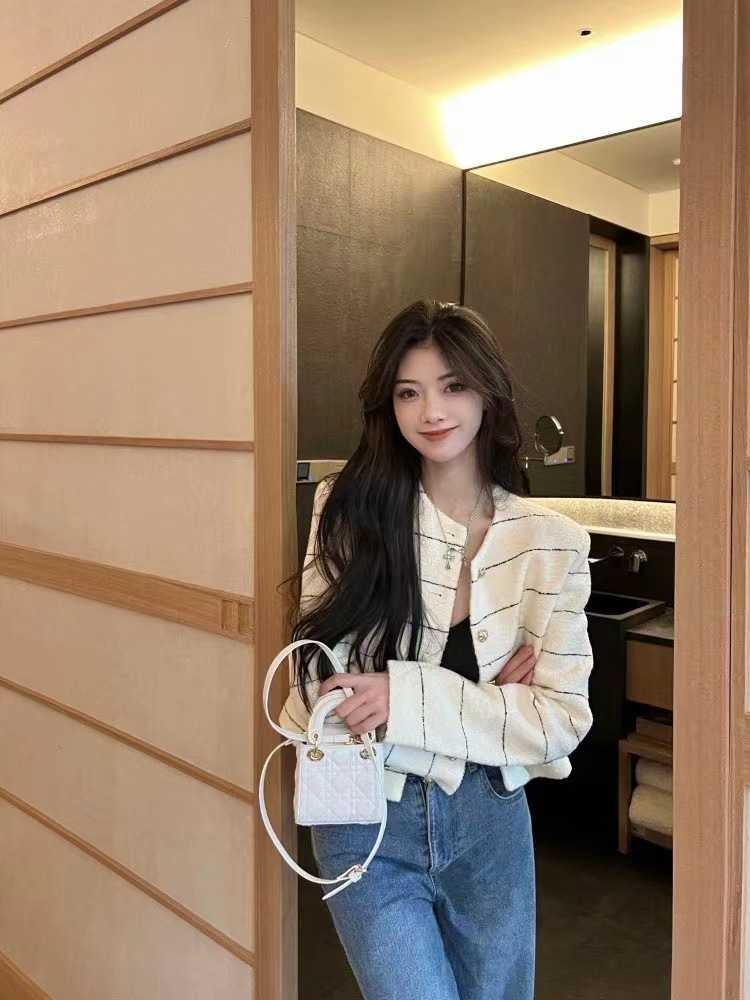 Women' Jacket Sweater Coat Cell 22FW Celebrity High Stripe Wool Tweed Small 2022 Autumn and Winter TopElegant Classic Fashion HVNR, Picture color
Women' Jacket Sweater Coat Cell 22FW Celebrity High Stripe Wool Tweed Small 2022 Autumn and Winter TopElegant Classic Fashion HVNR, Picture color