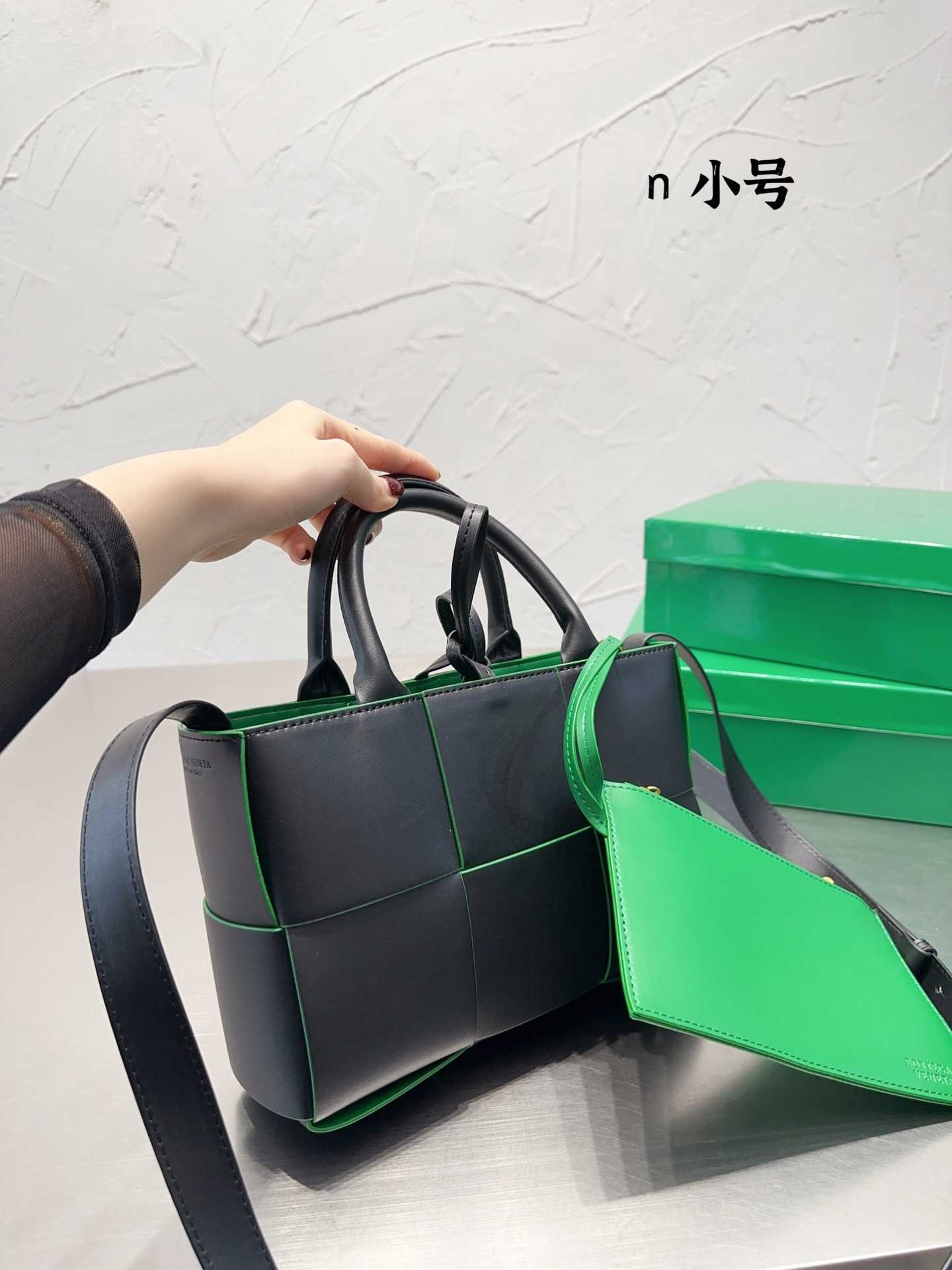 Popular Fashion Retro Portable Sumptuous Durable Exclusive Handmade Gift Designer bags, Beige
Popular Fashion Retro Portable Sumptuous Durable Exclusive Handmade Gift Designer bags, Beige