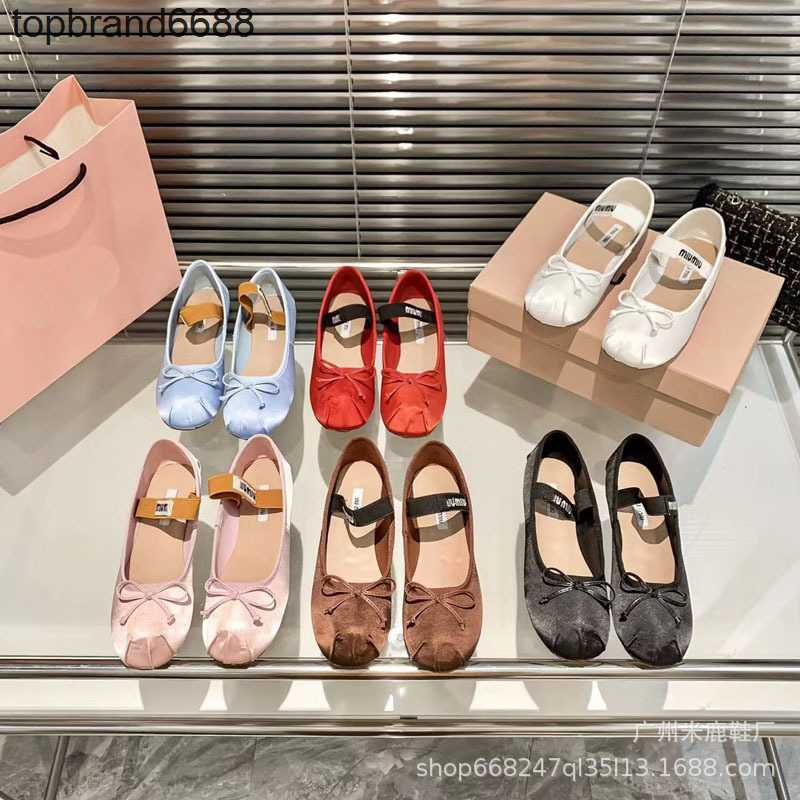 Dress Shoes Miu Pink Ballet Shoes Women's Women Designers Rois 22 new Mary Jane flat shoes in early autumn Size 34-40, Red
Dress Shoes Miu Pink Ballet Shoes Women's Women Designers Rois 22 new Mary Jane flat shoes in early autumn Size 34-40, Red