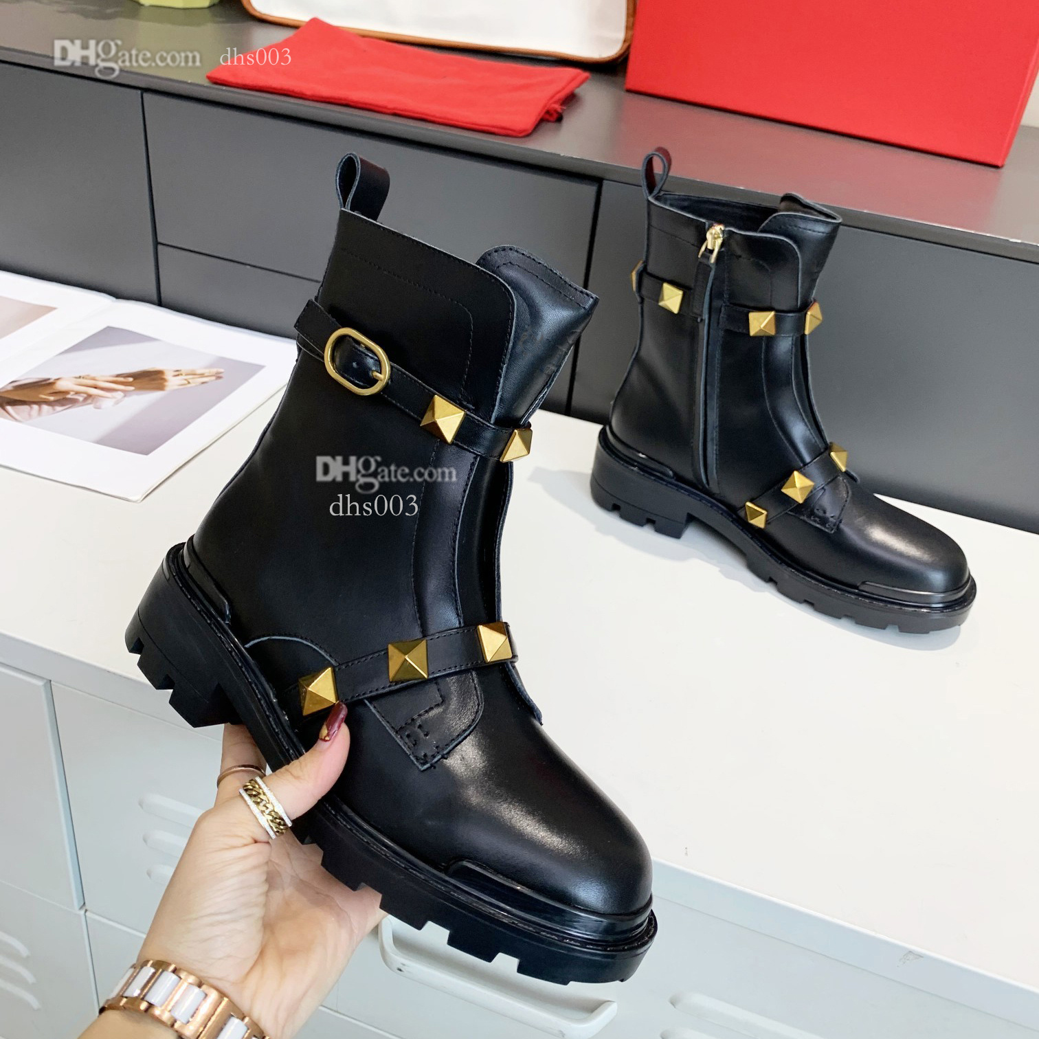 High Quality Rivet Boots Valentinoity Heel Boot Designer Women Winter Leather Ankle Booties Sexy Warm Platform Luxury V Woman dsvcsx
High Quality Rivet Boots Valentinoity Heel Boot Designer Women Winter Leather Ankle Booties Sexy Warm Platform Luxury V Woman dsvcsx