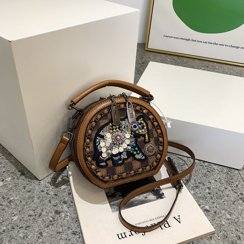 designer luxury Handbag Woman 2023 new fashion European and American retro one-shoulder oblique women's small round bag A1
designer luxury Handbag Woman 2023 new fashion European and American retro one-shoulder oblique women's small round bag A1