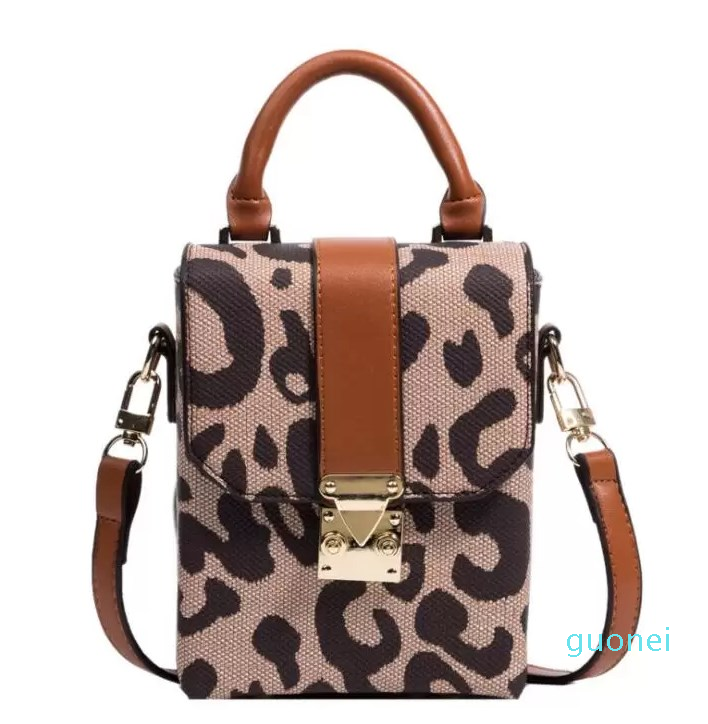 Designer -women wallet winter personalized vertical printing mobile phone bag Street trend leopard handbag sweet and lovely bow ribbon gold, Coffee2(boutiquebox) 
Designer -women wallet winter personalized vertical printing mobile phone bag Street trend leopard handbag sweet and lovely bow ribbon gold, Coffee2(boutiquebox)
