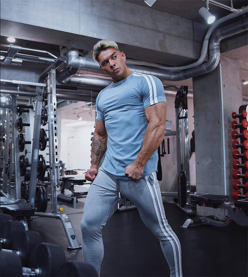 Men's T Shirts 2022 Cotton Summer Short-sleeved Black T-shirt Gym Fitness Sports Joint Casual Body-building Brand
Men's T Shirts 2022 Cotton Summer Short-sleeved Black T-shirt Gym Fitness Sports Joint Casual Body-building Brand