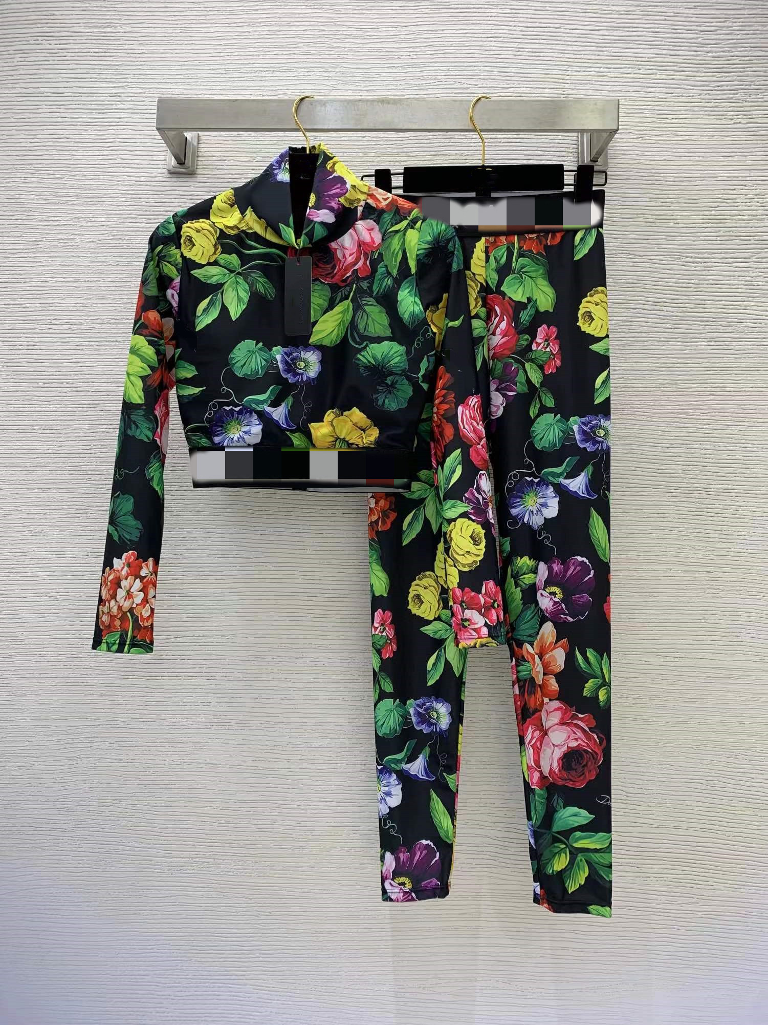 Luxury Women' Tracksuits 2023 New Spring Summer Stand Collar Long Sleeve Print Tops Brand Same Style Designer Two Piece Sets 122-2, Picture color
Luxury Women' Tracksuits 2023 New Spring Summer Stand Collar Long Sleeve Print Tops Brand Same Style Designer Two Piece Sets 122-2, Picture color