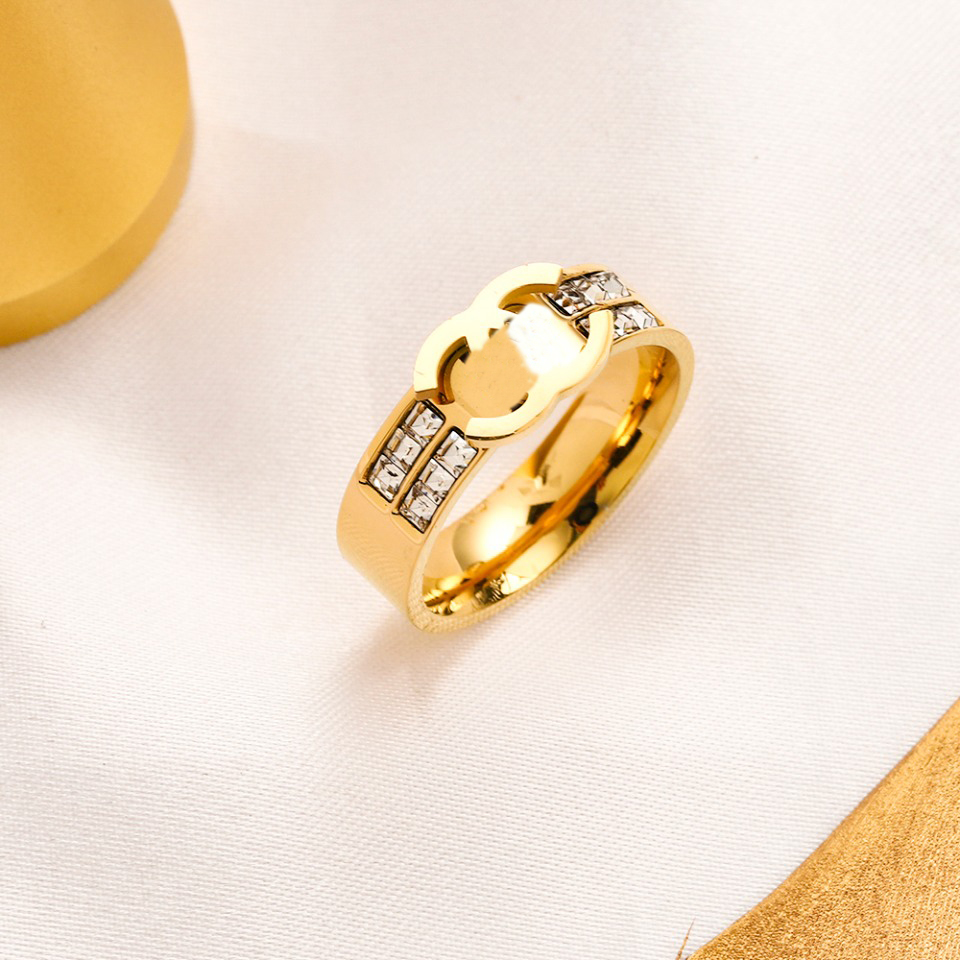 Luxury Jewelry Designer Rings Women Love Charms Wedding Supplies 18K Gold Plated Stainless Steel Ring Fine Finger Ring Rhinestone
Luxury Jewelry Designer Rings Women Love Charms Wedding Supplies 18K Gold Plated Stainless Steel Ring Fine Finger Ring Rhinestone