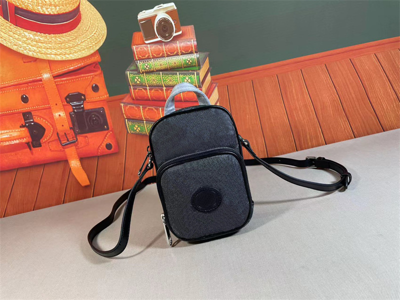 More colour Designer men Shoulder Messenger fashion Bags Leather totes Handbags crossbody Business Mobile phone bag
More colour Designer men Shoulder Messenger fashion Bags Leather totes Handbags crossbody Business Mobile phone bag