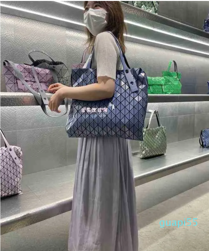 Japan Handbag Kishika Buys Isseymiyake Miyake Lifetime Women's Portable One Shoulder Row Bag LAR8, Bright grey
Japan Handbag Kishika Buys Isseymiyake Miyake Lifetime Women's Portable One Shoulder Row Bag LAR8, Bright grey