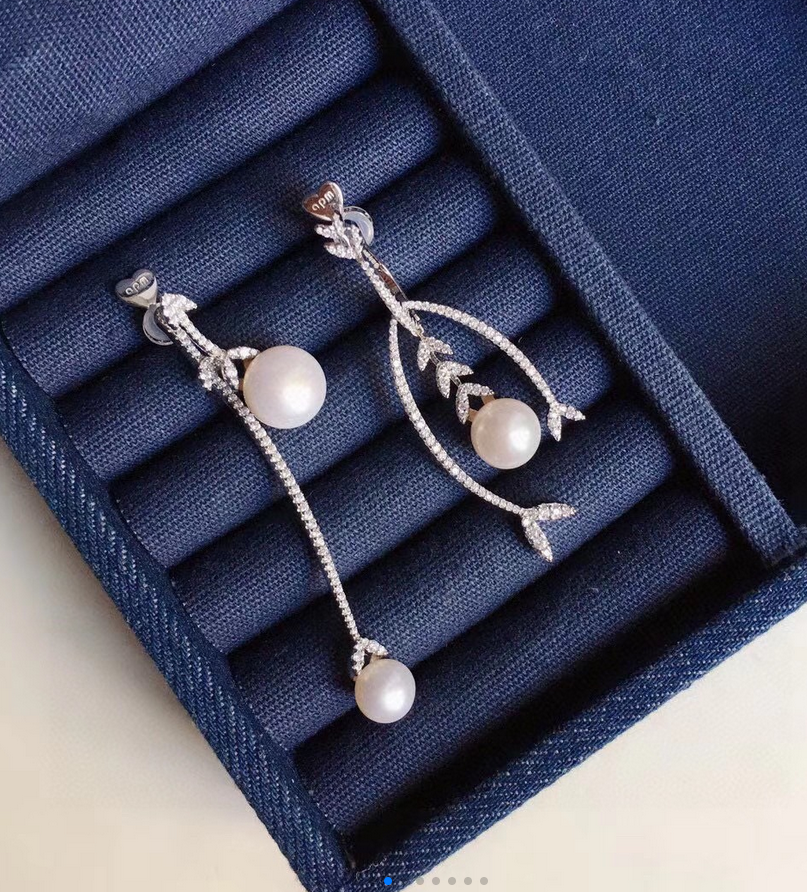INS New in luxury fine jewelry earrings for womens pendant k Gold Heart Necklace with Engraved Beads italian charm braceletitalian
INS New in luxury fine jewelry earrings for womens pendant k Gold Heart Necklace with Engraved Beads italian charm braceletitalian