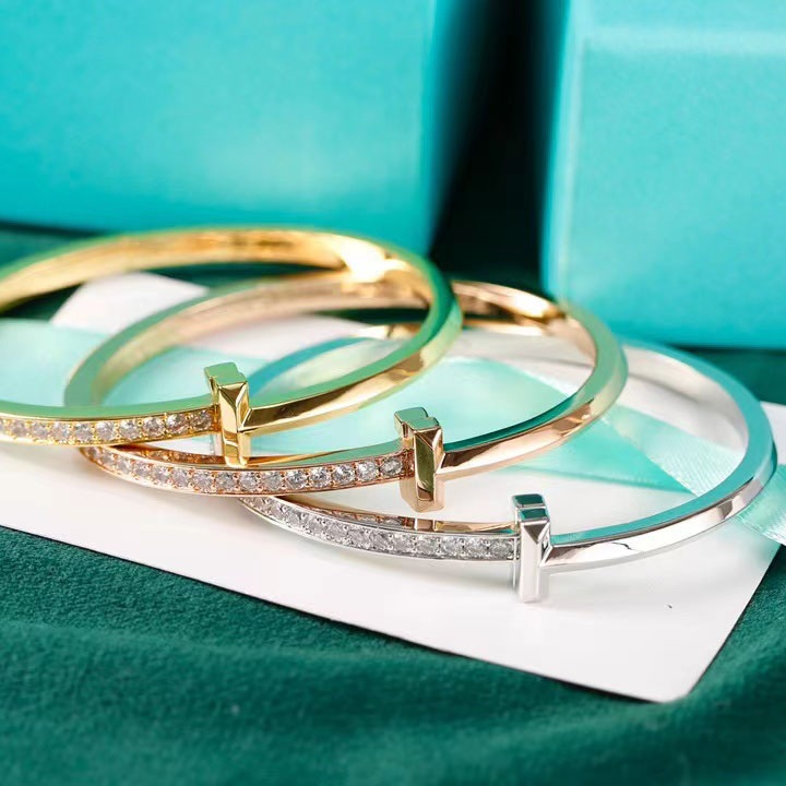Luxurys Designers bracelet Women Charm bracelet Tiff Tanys Trend fashion studded with diamonds quality bracelets lovers gift jewelry very nice 9 style
Luxurys Designers bracelet Women Charm bracelet Tiff Tanys Trend fashion studded with diamonds quality bracelets lovers gift jewelry very nice 9 style