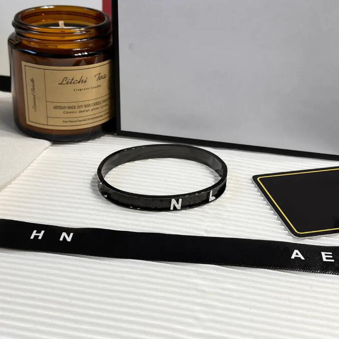 Fashion Designer Bracelet Stainless Steel Bangle Luxury Jewelry Black Men Women Letter Bracelet High End Design Accessories Wedding Party Gift Package S319
Fashion Designer Bracelet Stainless Steel Bangle Luxury Jewelry Black Men Women Letter Bracelet High End Design Accessories Wedding Party Gift Package S319