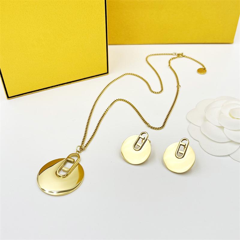 Luxury Women Necklace Earrings Jewelry Set For Wedding Christmas Party Jewelry Gold Pearl Gem Designer Earring Necklaces, Golden
Luxury Women Necklace Earrings Jewelry Set For Wedding Christmas Party Jewelry Gold Pearl Gem Designer Earring Necklaces, Golden