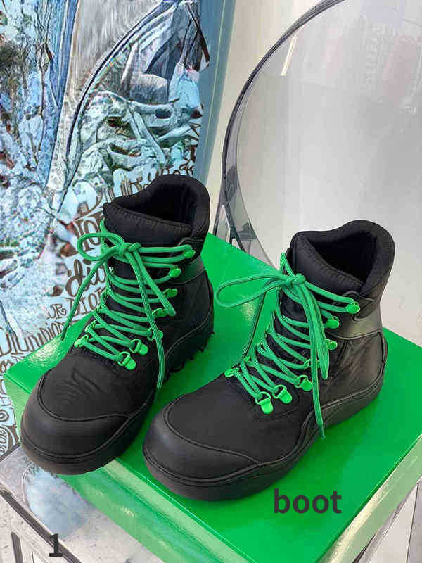 Designers Snow Boots Women Brand Knight Martin Locomotive Lace-up Boots Women's Winter Warm Casual Sports Shoes 221130
Designers Snow Boots Women Brand Knight Martin Locomotive Lace-up Boots Women's Winter Warm Casual Sports Shoes 221130