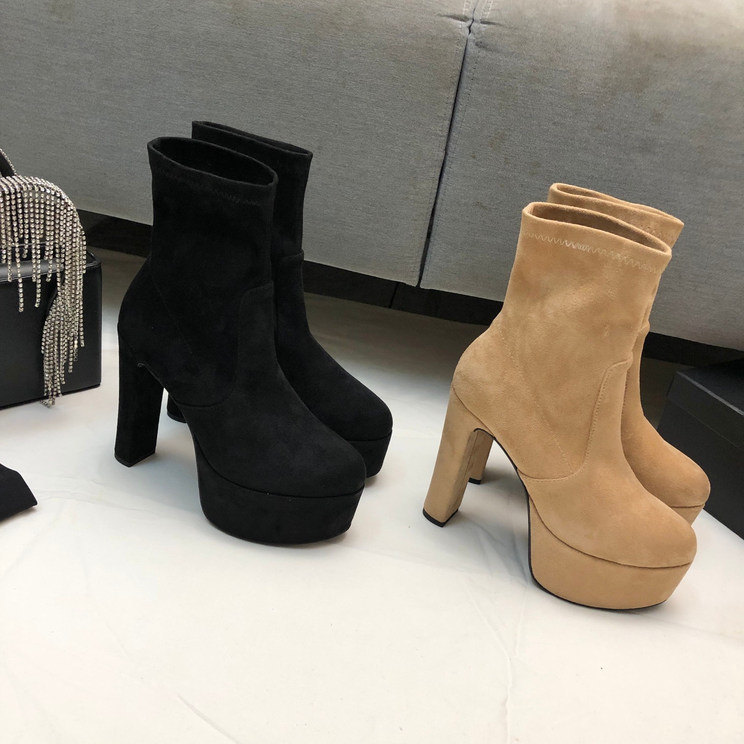 woman wedge High Shoes Ankle Loafer Wholesale Price Social Wedding Party Quality leather lightweight Business Formal trainers with Original box size 35-41
woman wedge High Shoes Ankle Loafer Wholesale Price Social Wedding Party Quality leather lightweight Business Formal trainers with Original box size 35-41