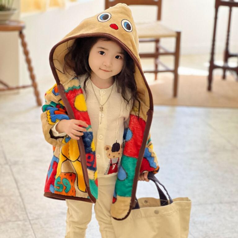 Children's jacket parka autumn and winter boys' girls' clothing fashion hooded coat children's thick casual wear baby's outdoor Miki checked bear wool windbreaker
Children's jacket parka autumn and winter boys' girls' clothing fashion hooded coat children's thick casual wear baby's outdoor Miki checked bear wool windbreaker