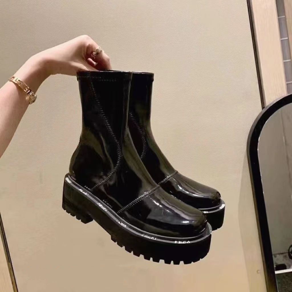 Designer Patent leather Martin boots fashion spring and autumn women's boots round toe letter decoration temperament British style short boot, Black
Designer Patent leather Martin boots fashion spring and autumn women's boots round toe letter decoration temperament British style short boot, Black