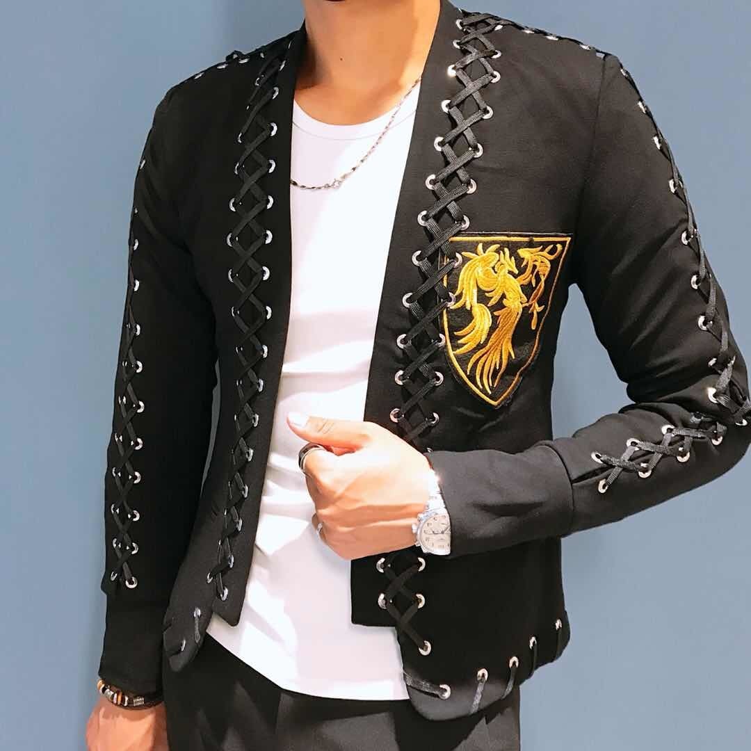 Men's Suits Blazers Night Show Men Korean Fashion Stylist Blazer Slim Fit Badge Embroidered Trendy Jacket Collarless High Quality Lace Suit Male 221201, Black
Men's Suits Blazers Night Show Men Korean Fashion Stylist Blazer Slim Fit Badge Embroidered Trendy Jacket Collarless High Quality Lace Suit Male 221201, Black