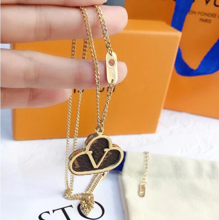 Classic High Sense Necklace Luxury Design Pendant Necklace Designer Jewelry Young Women Style Exquisite Couple Family Birthday Gift X190
Classic High Sense Necklace Luxury Design Pendant Necklace Designer Jewelry Young Women Style Exquisite Couple Family Birthday Gift X190