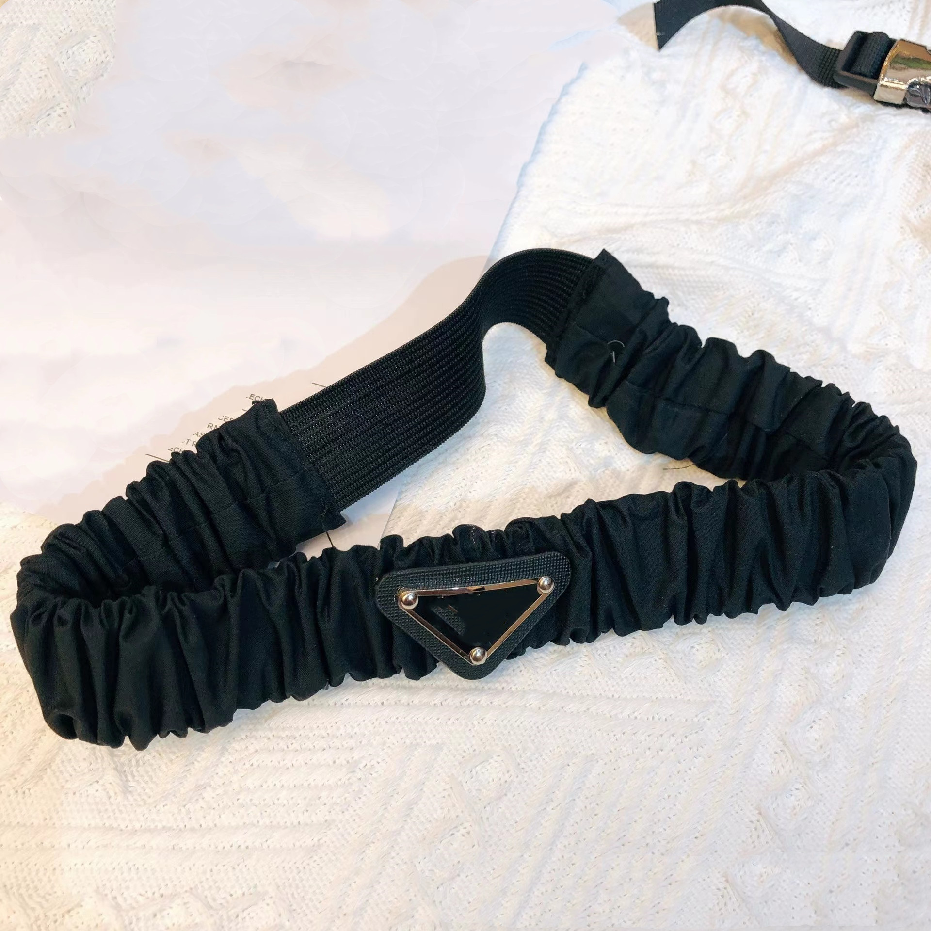 Headband Designer Hair Bands Triangle P Hair Hoop Brands Clasp For Women Girls Fashion Jewelry Hair Accessories Luxurys
Headband Designer Hair Bands Triangle P Hair Hoop Brands Clasp For Women Girls Fashion Jewelry Hair Accessories Luxurys
