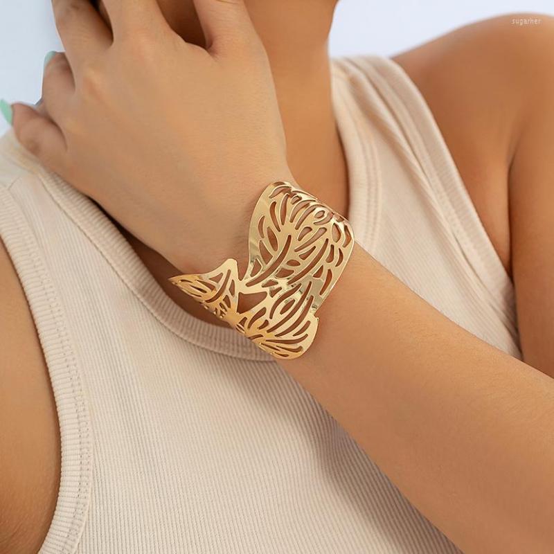 Bangle Punk Vintage Big Leaves Hollow Out Open Bangles For Women Exaggerated Round Wide Couple Jewelry Accessories Gift
Bangle Punk Vintage Big Leaves Hollow Out Open Bangles For Women Exaggerated Round Wide Couple Jewelry Accessories Gift