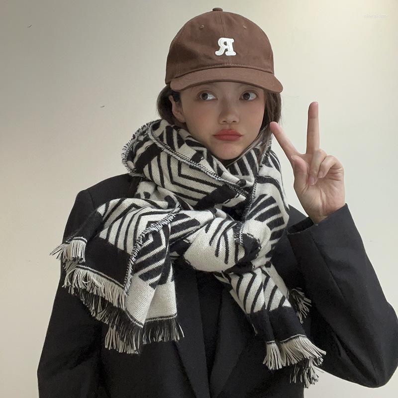Scarves Europe And The United States Big Winter Vintage Short Fringe Scarf Women's Stripes Spliced Double Side Warm Thick Neck Tide
Scarves Europe And The United States Big Winter Vintage Short Fringe Scarf Women's Stripes Spliced Double Side Warm Thick Neck Tide