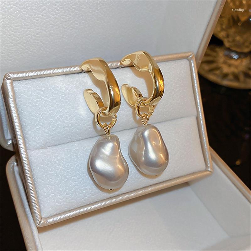 Dangle Earrings XIALUOKE Baroque Pearl Pendant Fashion Long Geometric Irregular Metal Drop For Women Party Jewelry Accessories 
Dangle Earrings XIALUOKE Baroque Pearl Pendant Fashion Long Geometric Irregular Metal Drop For Women Party Jewelry Accessories